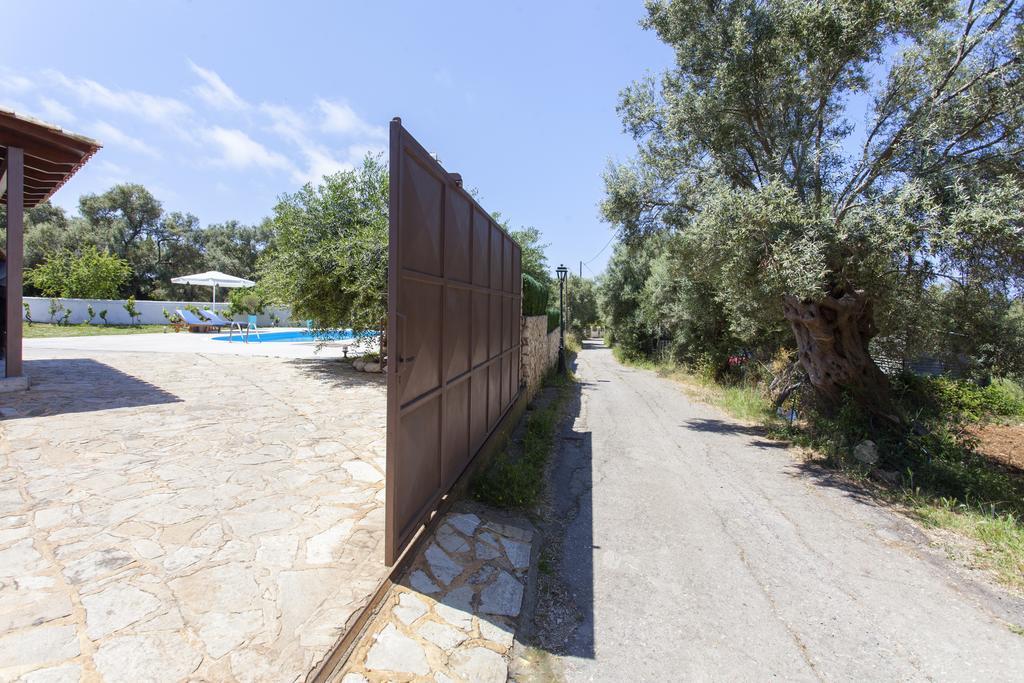 Stavlos Tsoukaladhes Luaran gambar