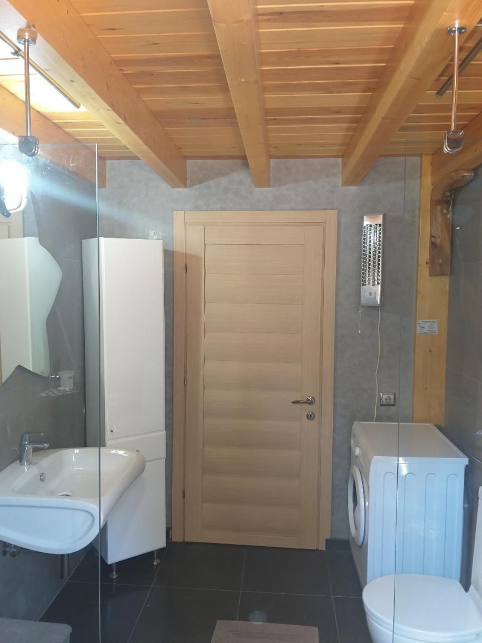 Stavlos Tsoukaladhes Luaran gambar