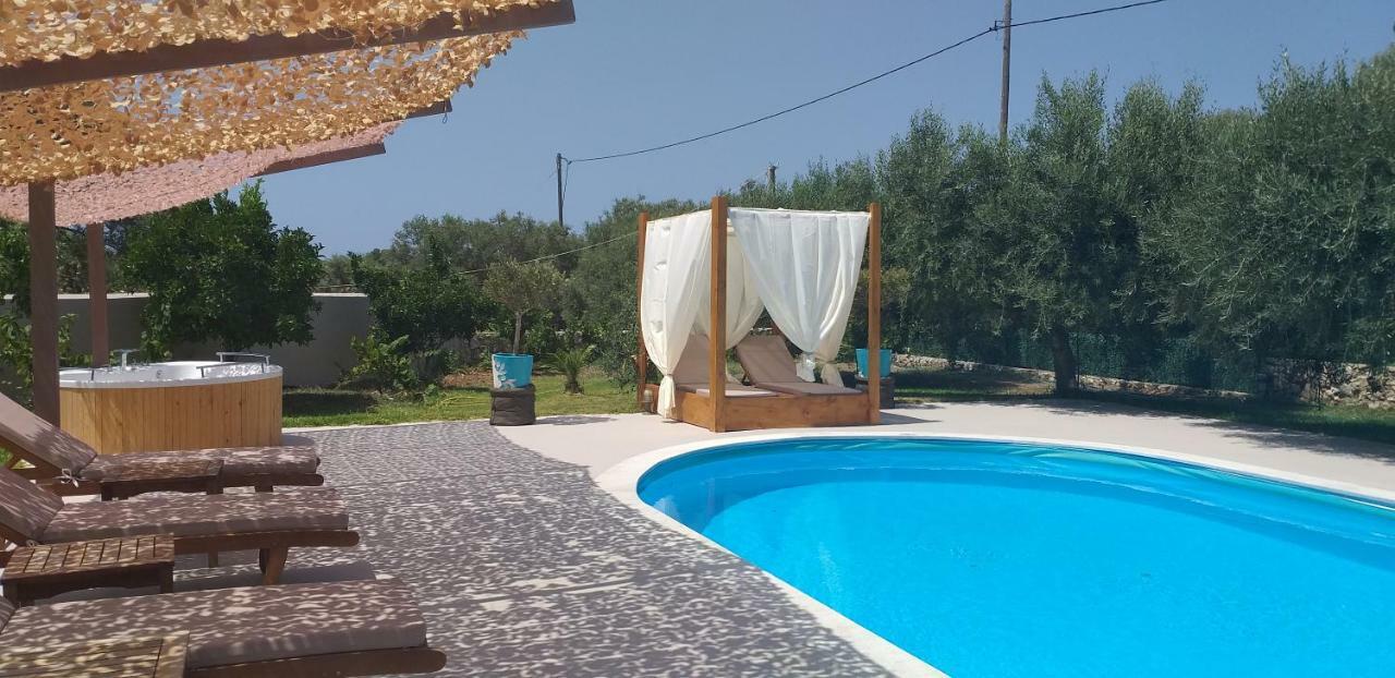 Stavlos Tsoukaladhes Luaran gambar